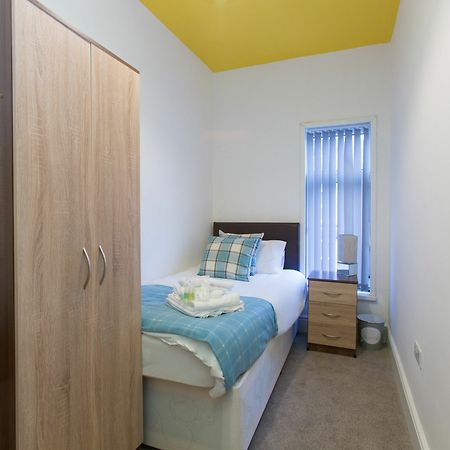 Townhouse @ West Avenue Crewe Bed and Breakfast Buitenkant foto